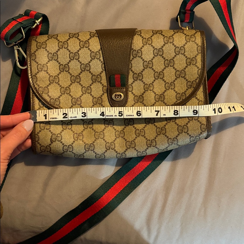 Gucci Beige and Green Signature Crossbody Bag - Picture 7 of 9
